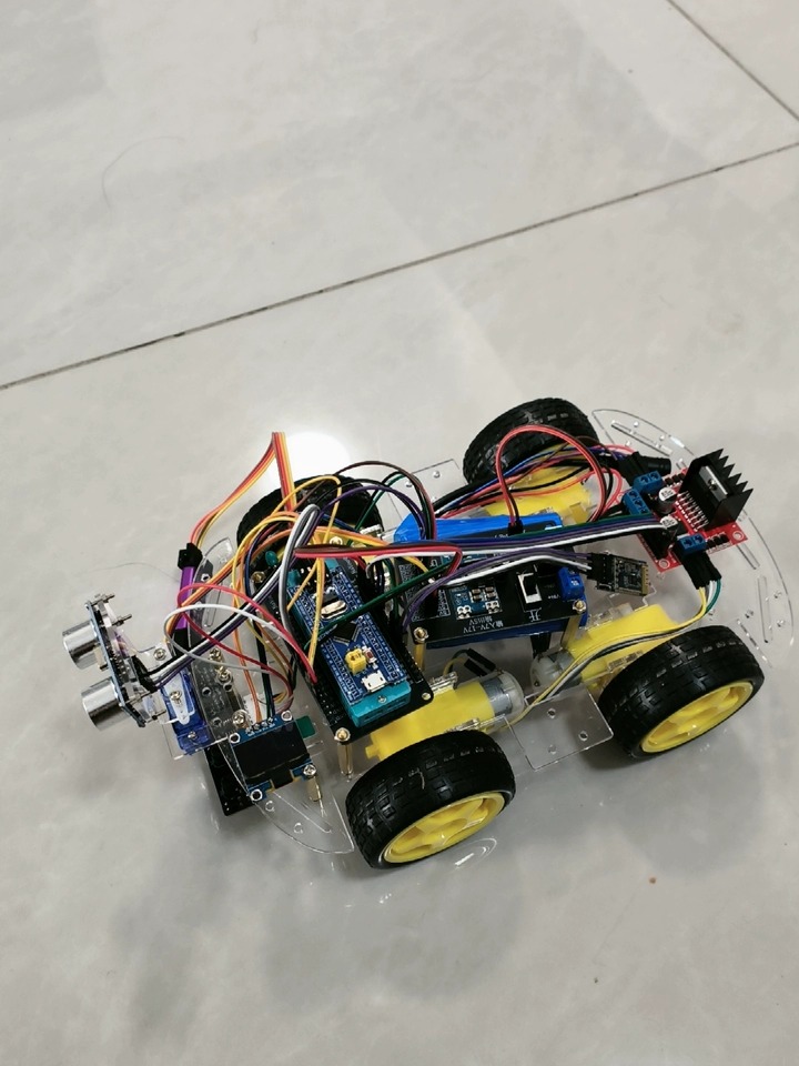 Inteligentny mały samochód STM – Robot Bluetooth Car recenzja i cena