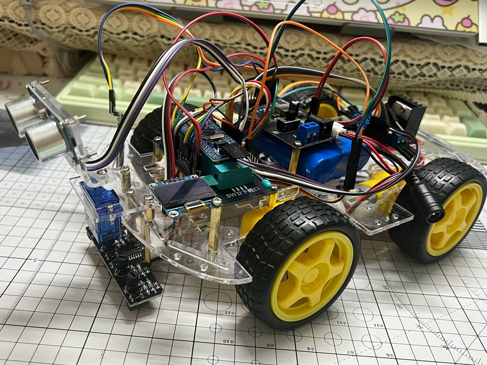 Inteligentny mały samochód STM – Robot Bluetooth Car recenzja i cena